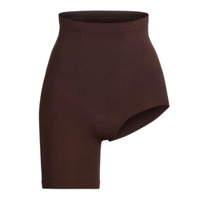 Skims Seamless Sculpt Solution Short Left Leg Exposed